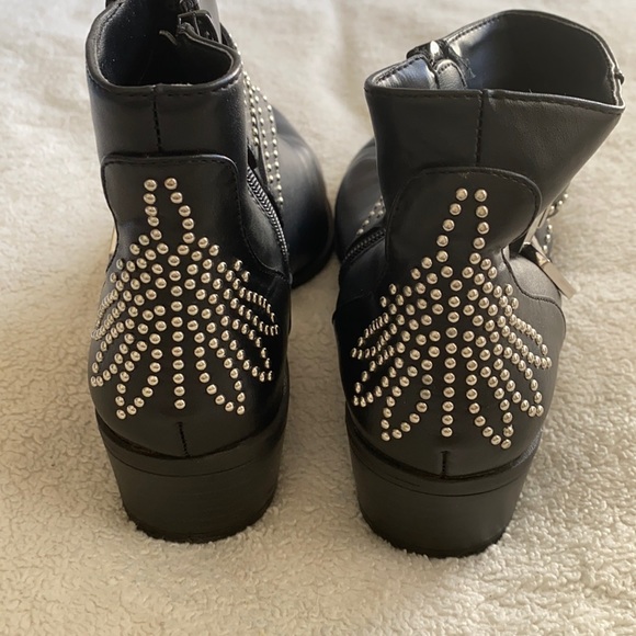 Express Booties - Picture 2 of 6